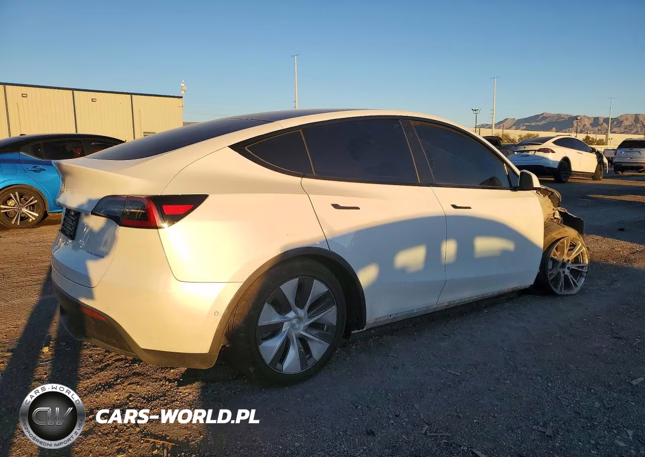 2021 Tesla Model Y VIN:5YJYGDEE0MF174703 - 3