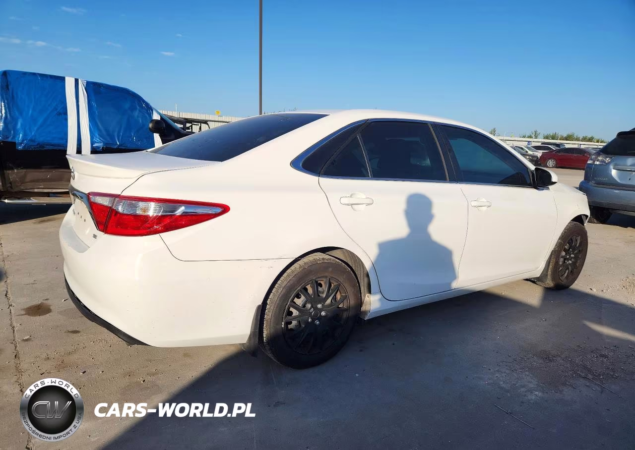 2015 Toyota Camry Se VIN:4T1BF1FKXFU010750 - 3