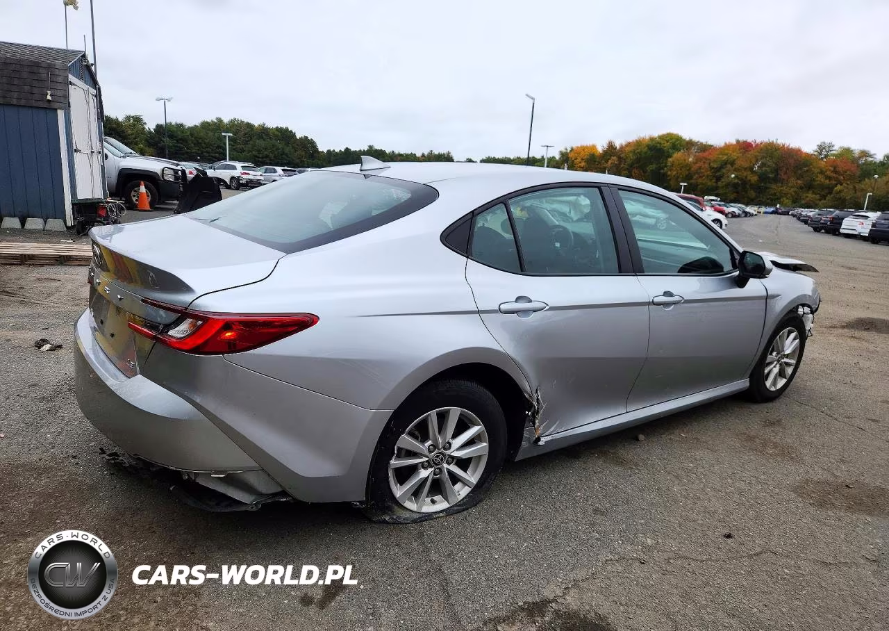2025 Toyota Camry Le VIN:4T1DAACK6SU589743 - 3