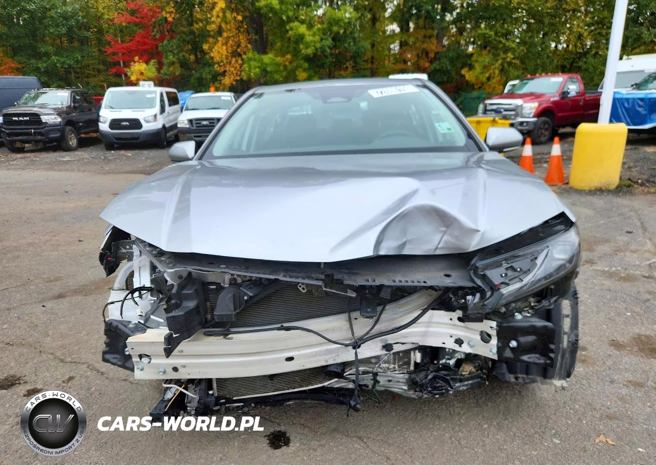 2025 Toyota Camry Le VIN:4T1DAACK6SU589743 - 5