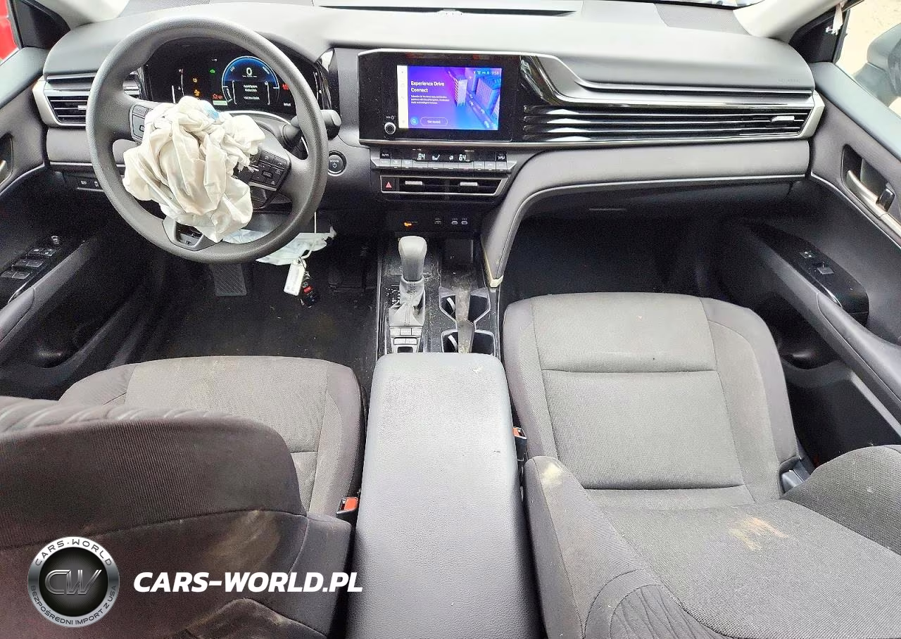 2025 Toyota Camry Le VIN:4T1DAACK6SU589743 - 8