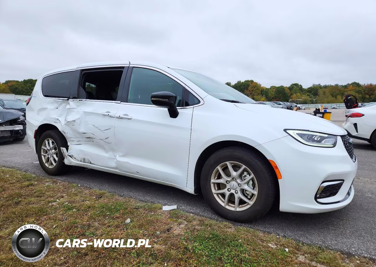 2026 Chrysler Pacifica Select VIN:2C4RC1BG0TR272749 - 4