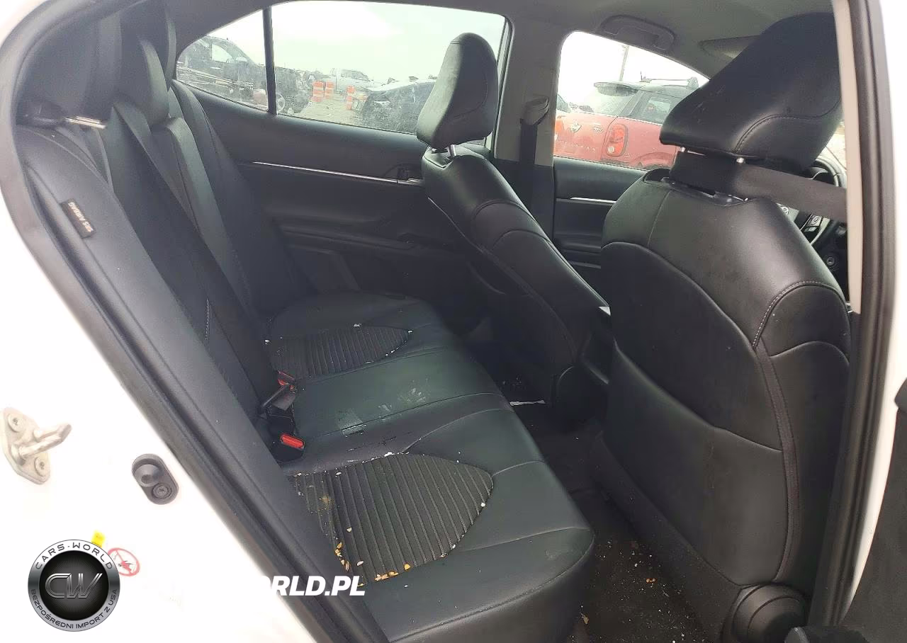 2018 Toyota Camry Se VIN:4T1B11HK3JU065173 - 10
