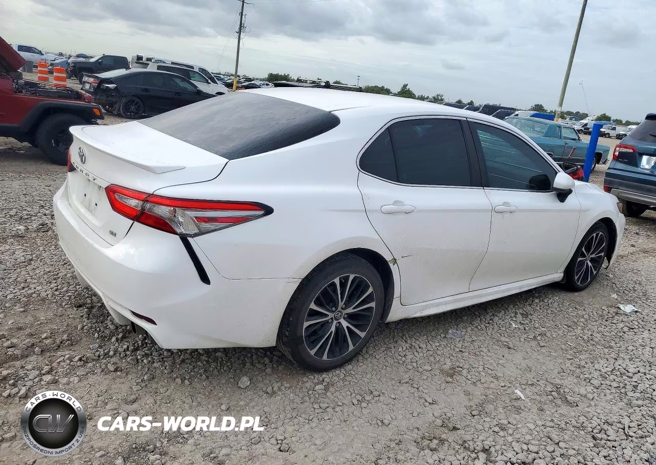 2018 Toyota Camry Se VIN:4T1B11HK3JU065173 - 3