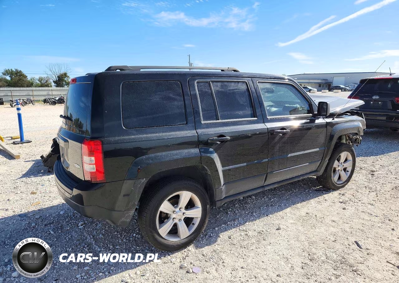 2013 Jeep Patriot Latitude VIN:1C4NJRFB8DD210571 - 3