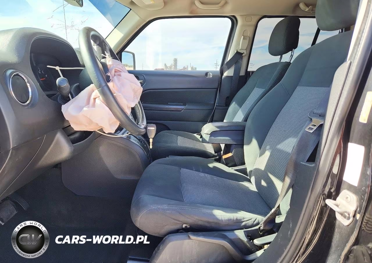 2013 Jeep Patriot Latitude VIN:1C4NJRFB8DD210571 - 7
