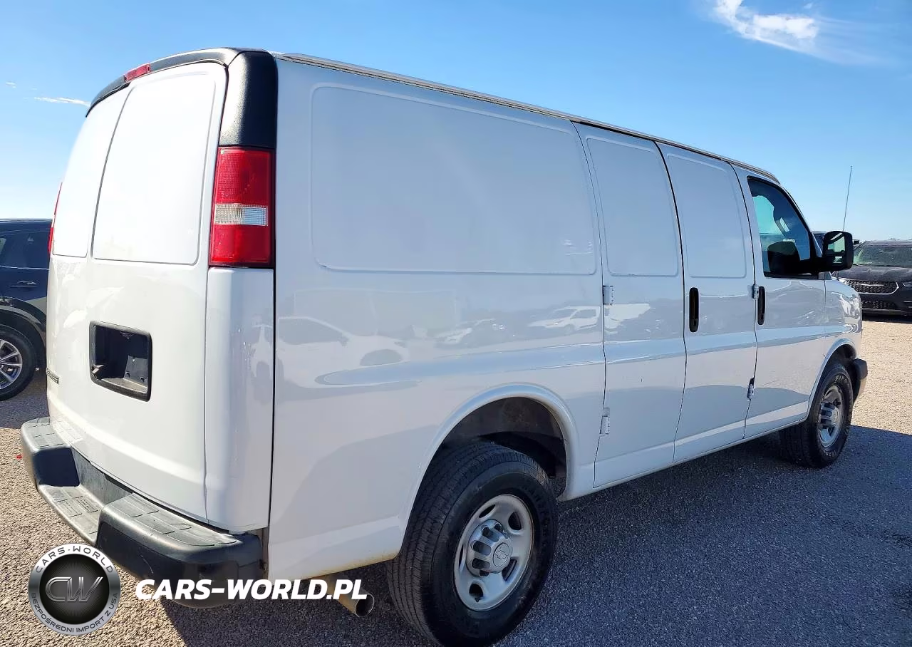 2018 Chevrolet Express G2500 VIN:1GCWGAFP9J1339898 - 3