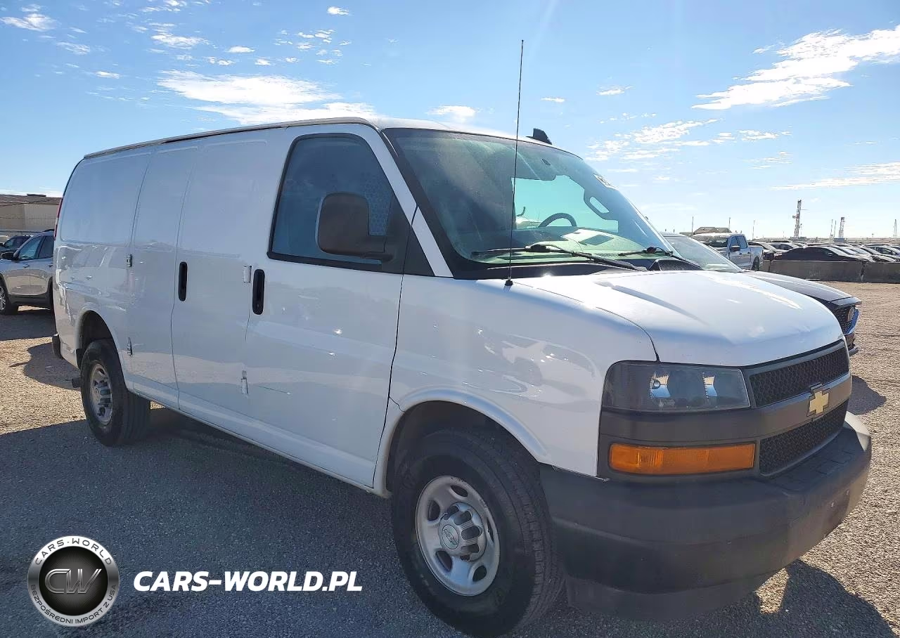 2018 Chevrolet Express G2500 VIN:1GCWGAFP9J1339898 - 4