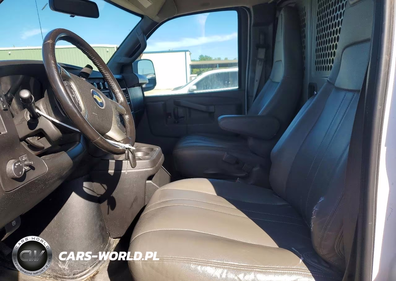 2018 Chevrolet Express G2500 VIN:1GCWGAFP9J1339898 - 7