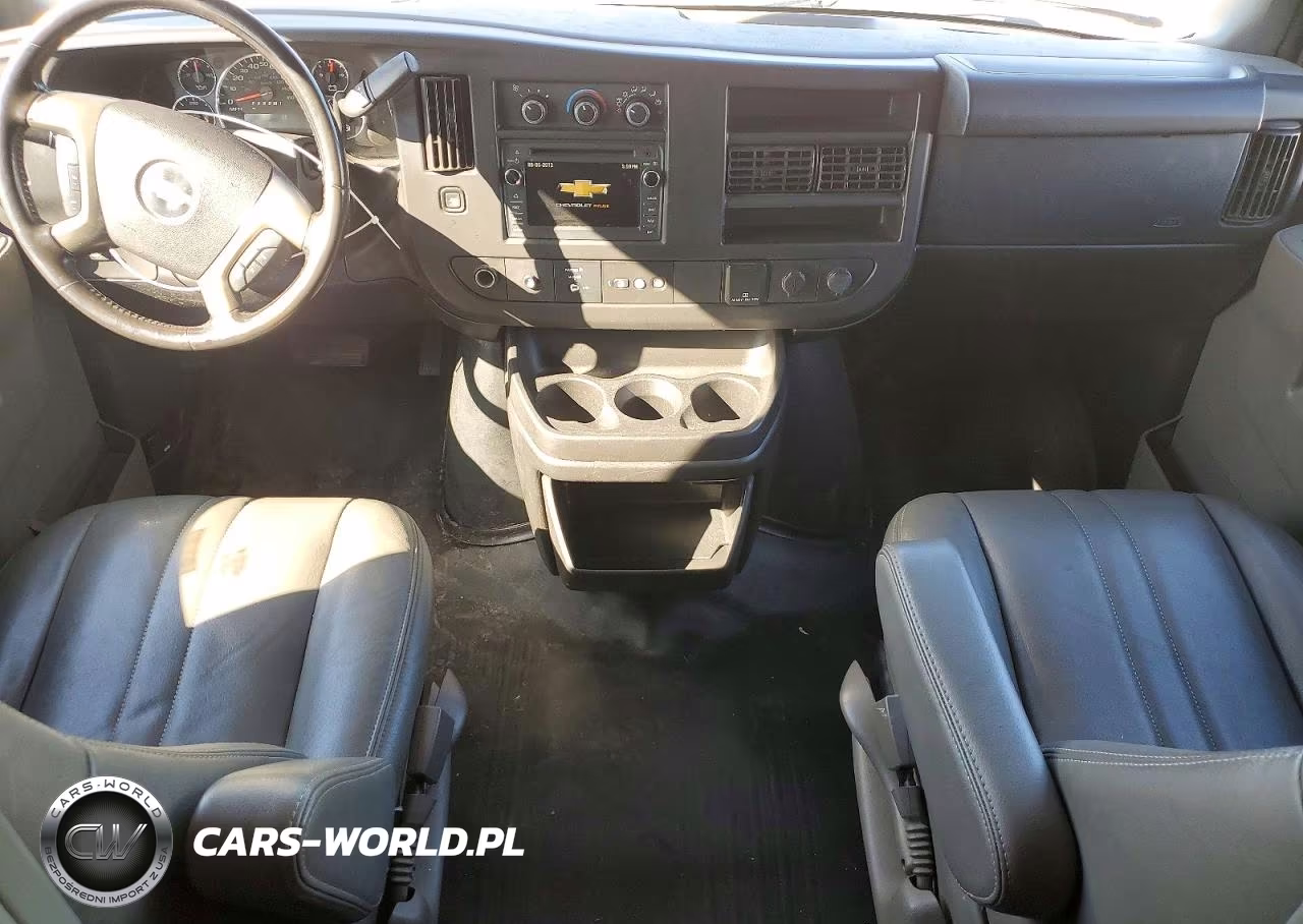 2018 Chevrolet Express G2500 VIN:1GCWGAFP9J1339898 - 8