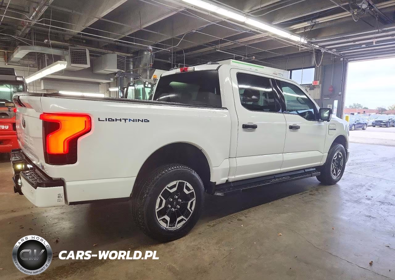 2022 Ford F150 Lightning Pro VIN:1FTVW1EL0NWG12796 - 3