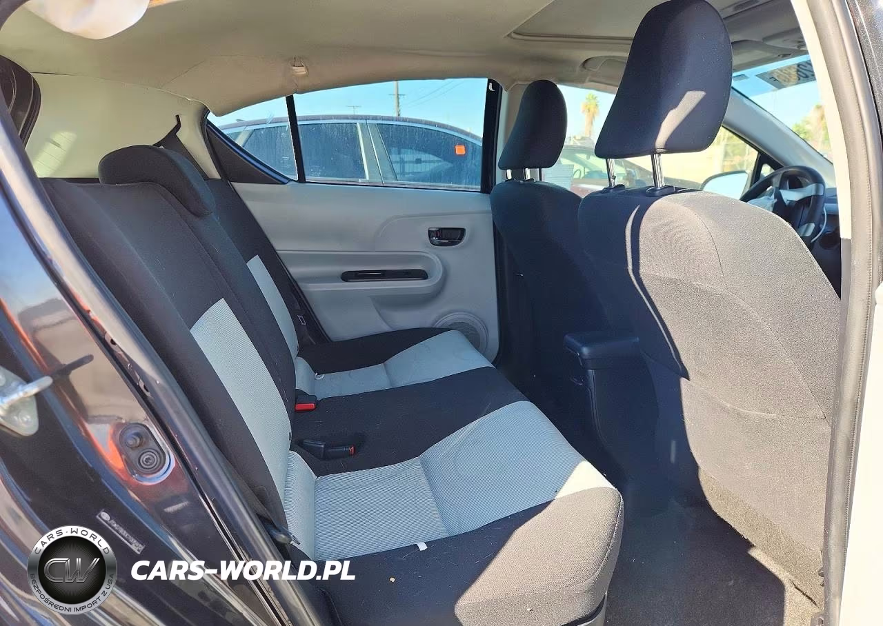 2012 Toyota Prius C Three VIN:JTDKDTB30C1005932 - 10