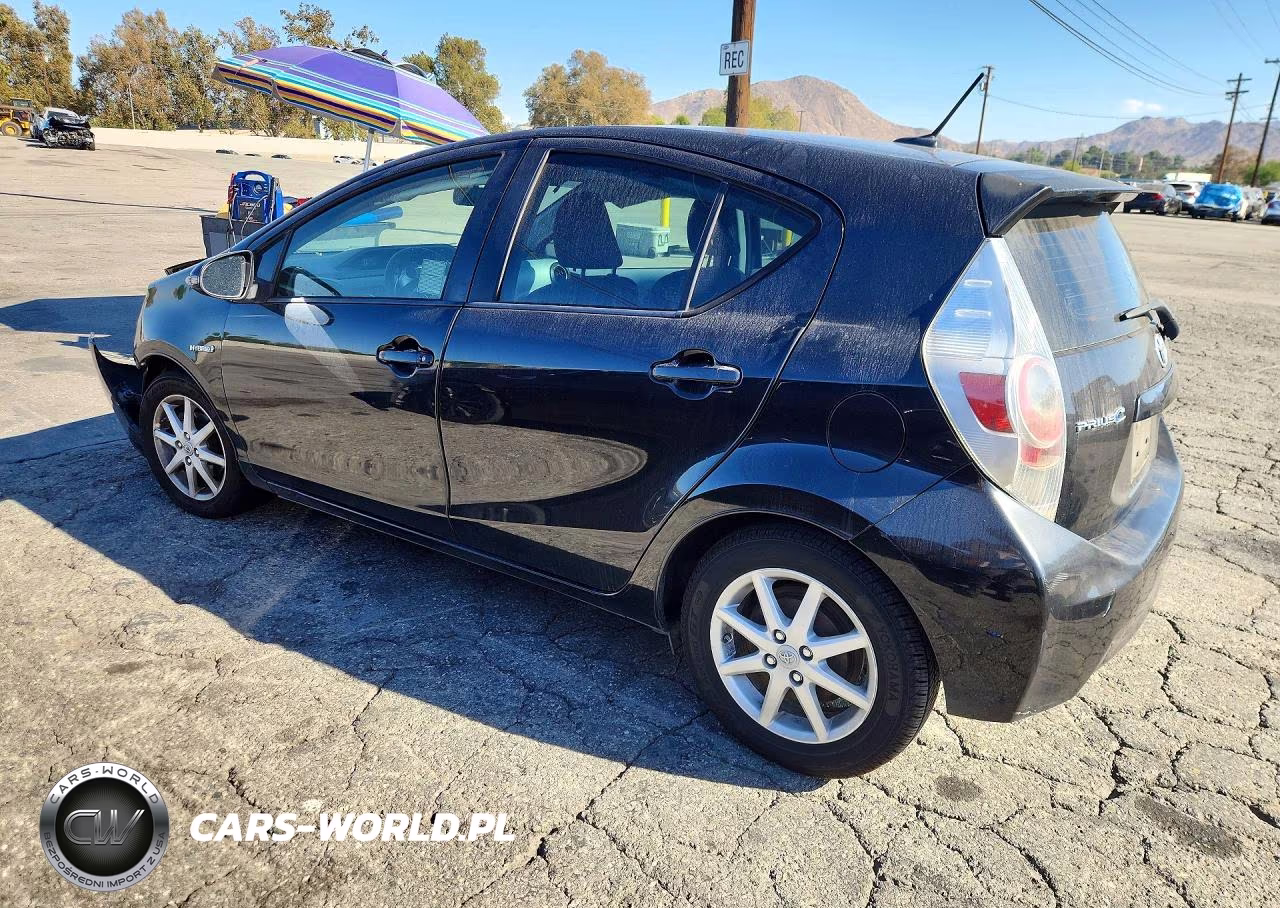 2012 Toyota Prius C Three VIN:JTDKDTB30C1005932 - 2