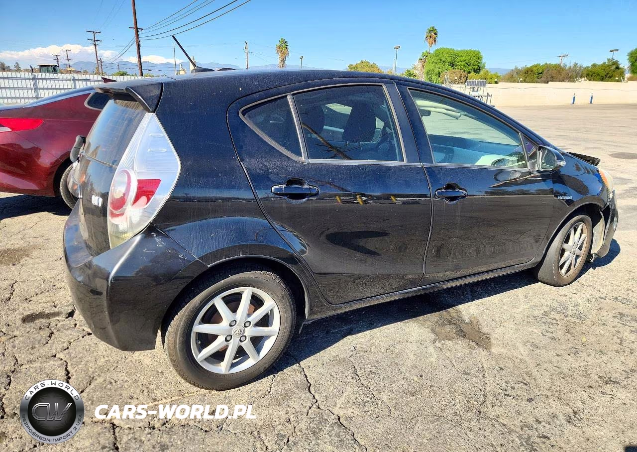 2012 Toyota Prius C Three VIN:JTDKDTB30C1005932 - 3