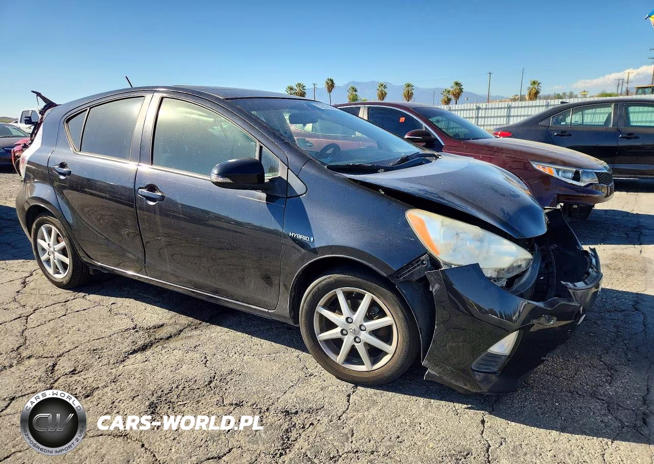 2012 Toyota Prius C Three VIN:JTDKDTB30C1005932 - 4