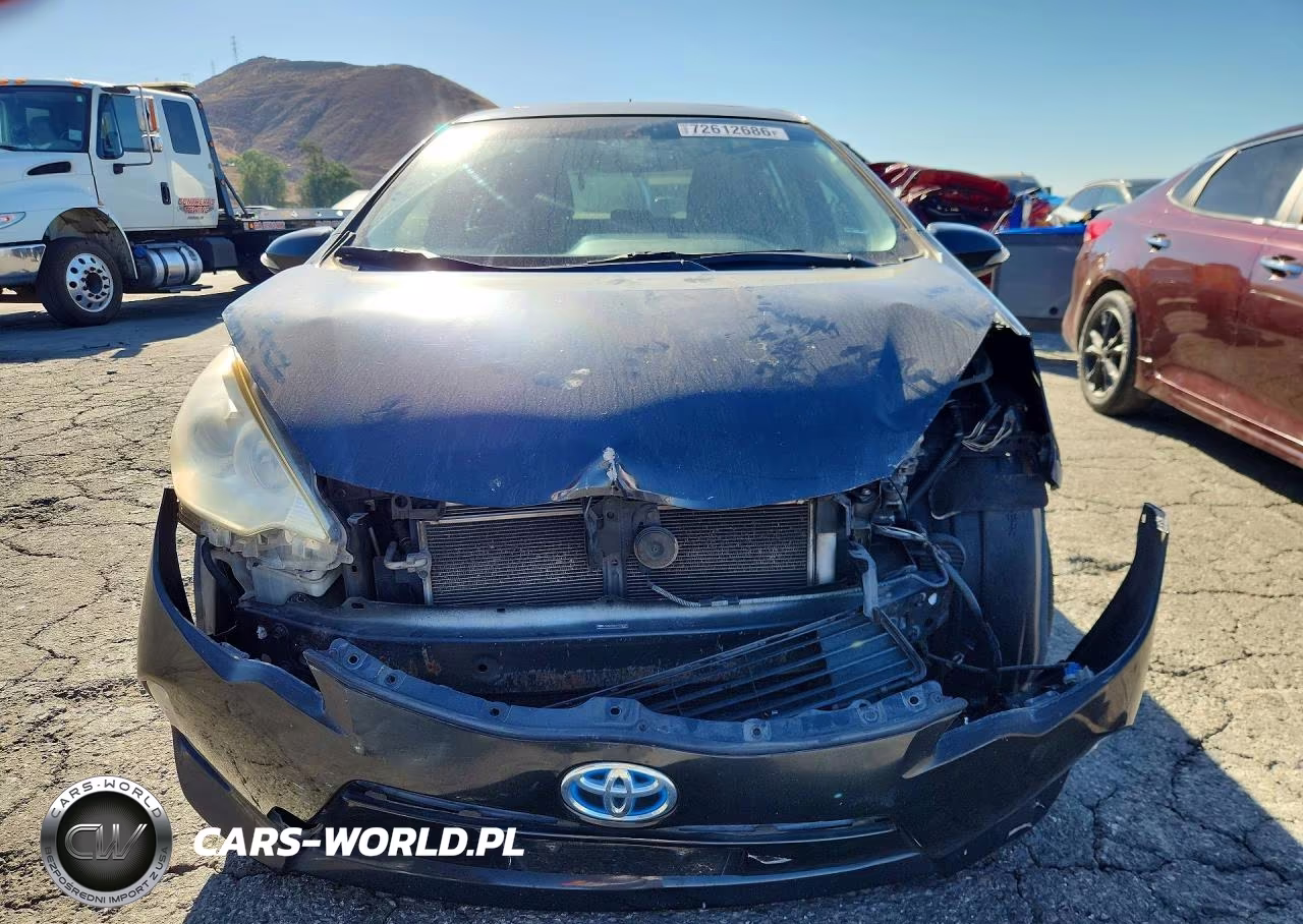 2012 Toyota Prius C Three VIN:JTDKDTB30C1005932 - 5