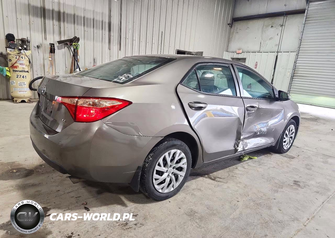 2018 Toyota Corolla Le VIN:2T1BURHE7JC002806 - 3