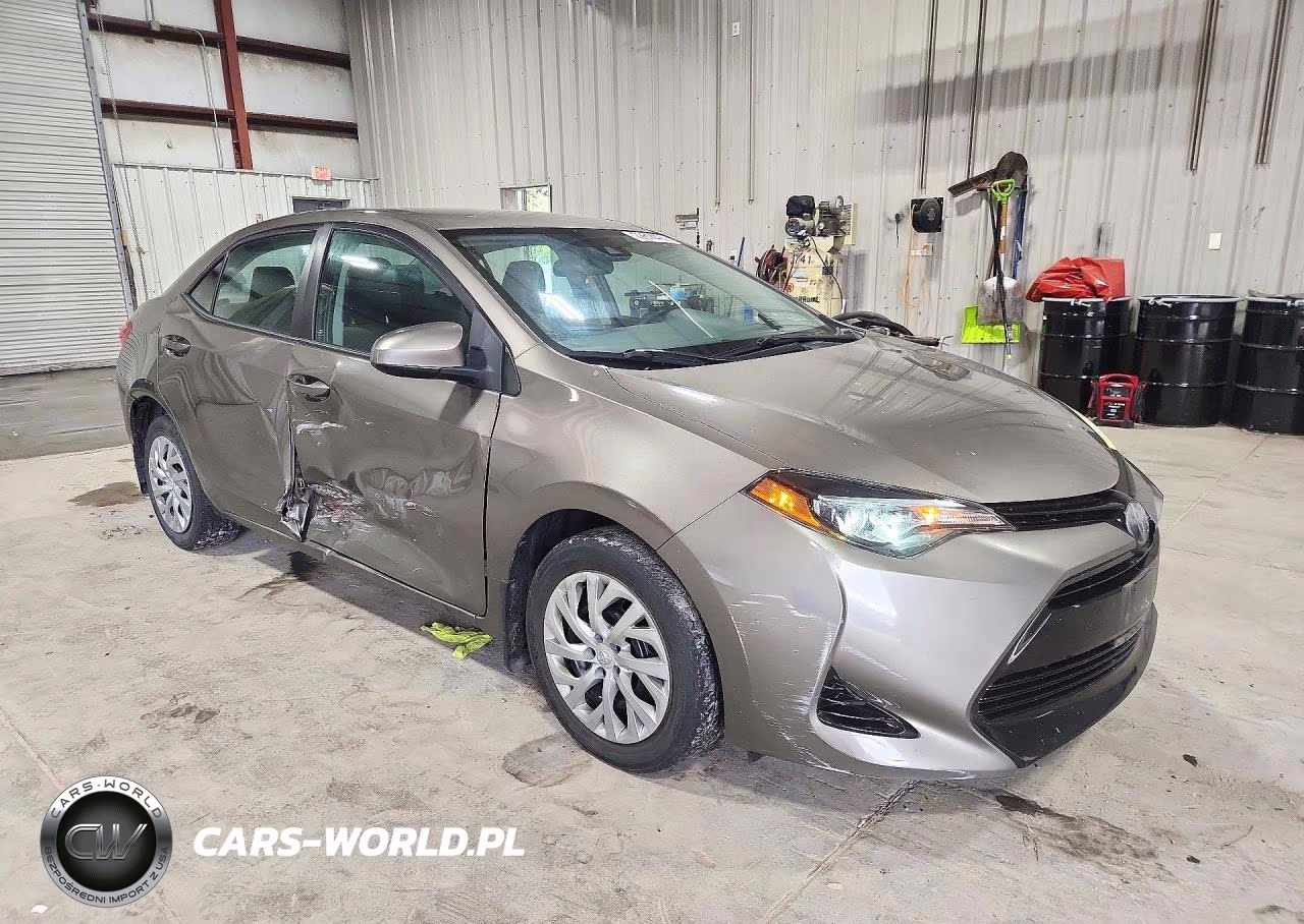 2018 Toyota Corolla Le VIN:2T1BURHE7JC002806 - 4