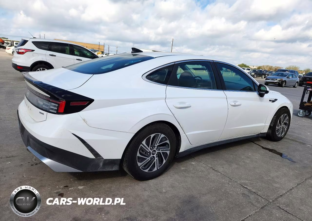 2026 Hyundai Sonata Hybrid Blue VIN:KMHL24JJ6TA156348 - 3
