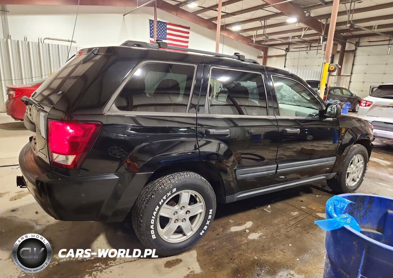 2005 Jeep Grand Cherokee Laredo VIN:1J4HR48N75C725224 - 3