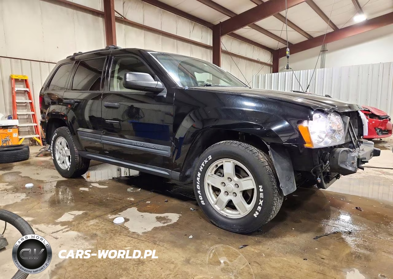 2005 Jeep Grand Cherokee Laredo VIN:1J4HR48N75C725224 - 4
