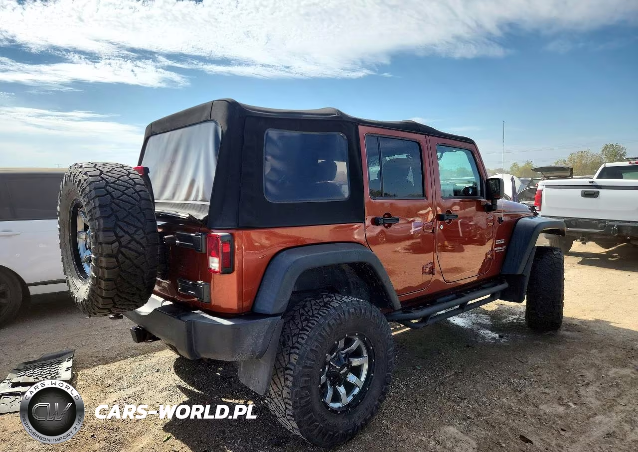 2014 Jeep Wrangler Unlimited Sport VIN:1C4BJWDG5EL199200 - 3