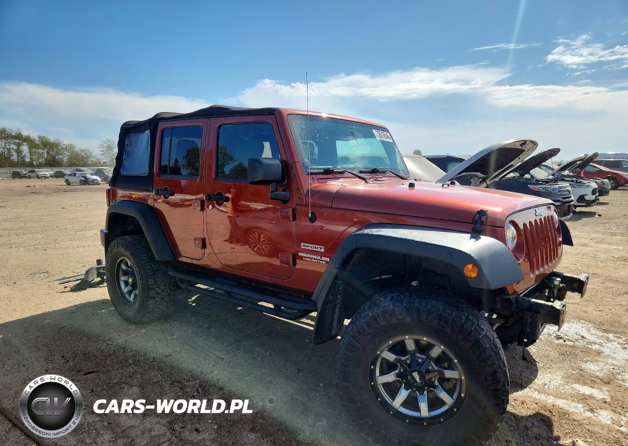 2014 Jeep Wrangler Unlimited Sport VIN:1C4BJWDG5EL199200 - 4