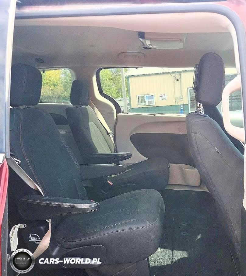 2017 Chrysler Pacifica Touring L VIN:2C4RC1BG7HR782152 - 10