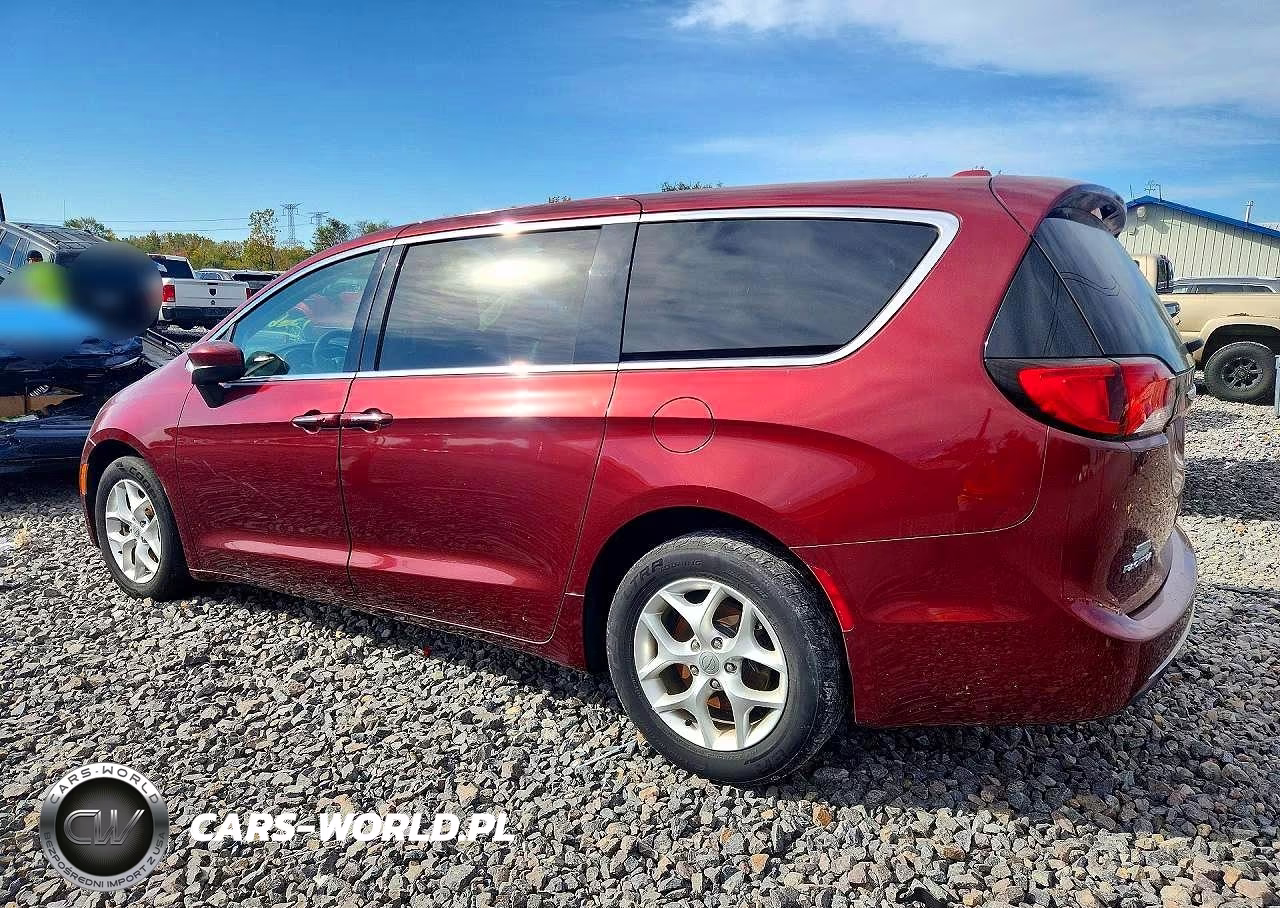 2017 Chrysler Pacifica Touring L VIN:2C4RC1BG7HR782152 - 2