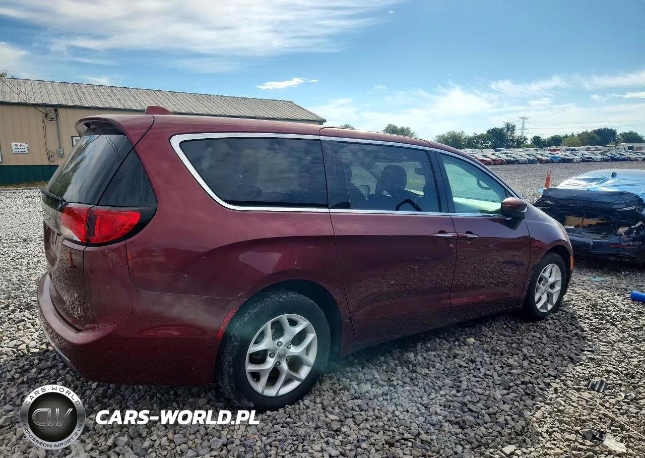2017 Chrysler Pacifica Touring L VIN:2C4RC1BG7HR782152 - 3
