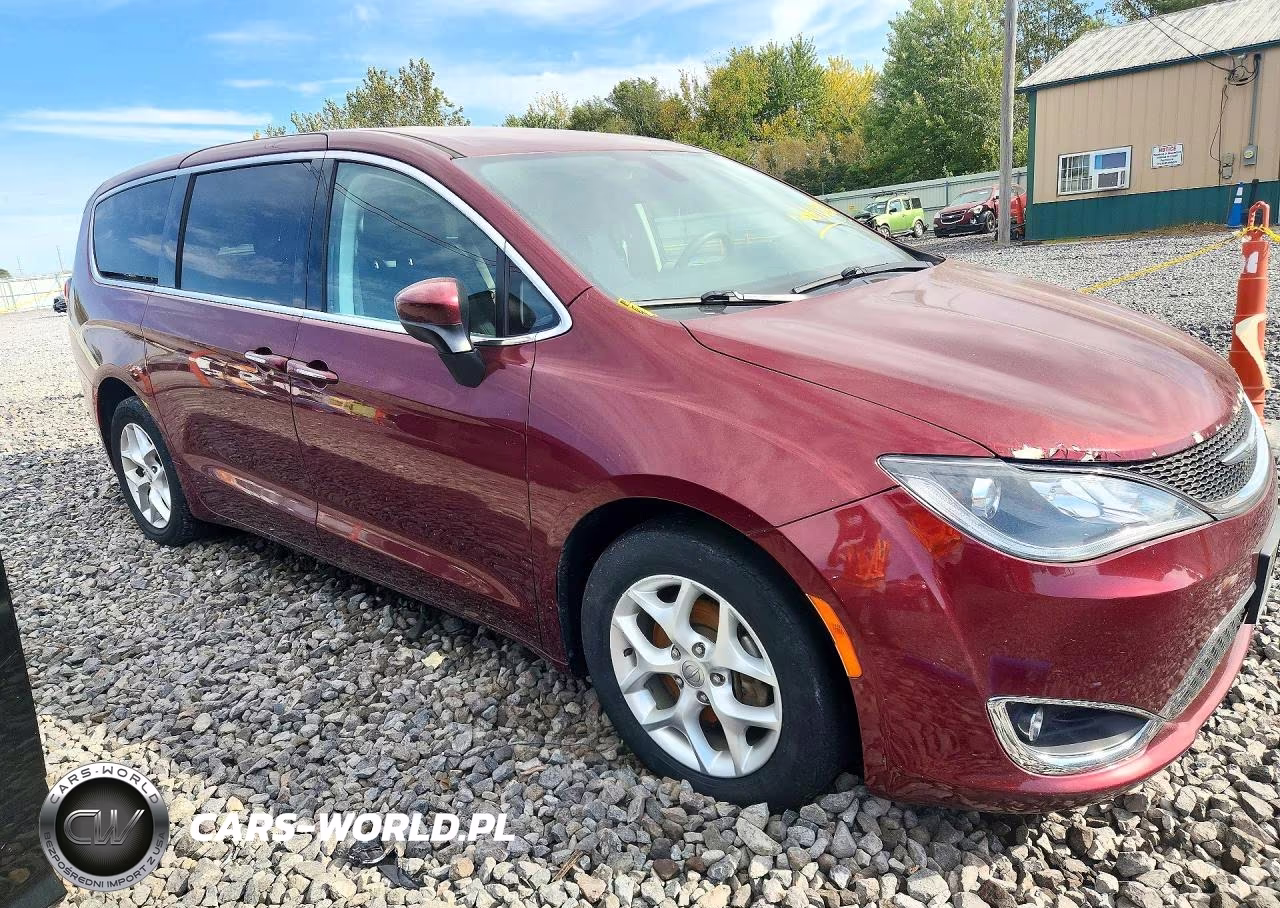 2017 Chrysler Pacifica Touring L VIN:2C4RC1BG7HR782152 - 4