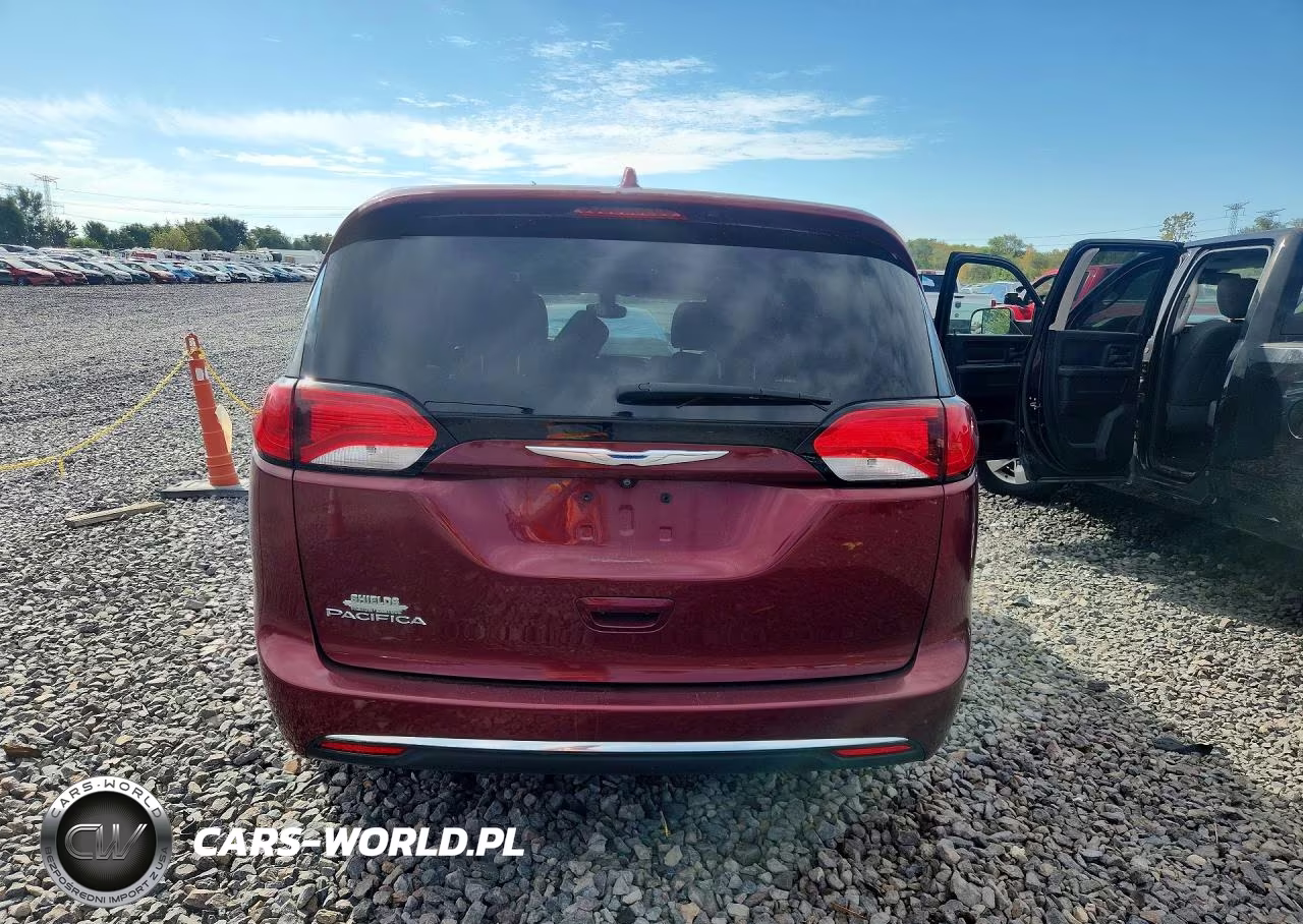 2017 Chrysler Pacifica Touring L VIN:2C4RC1BG7HR782152 - 6