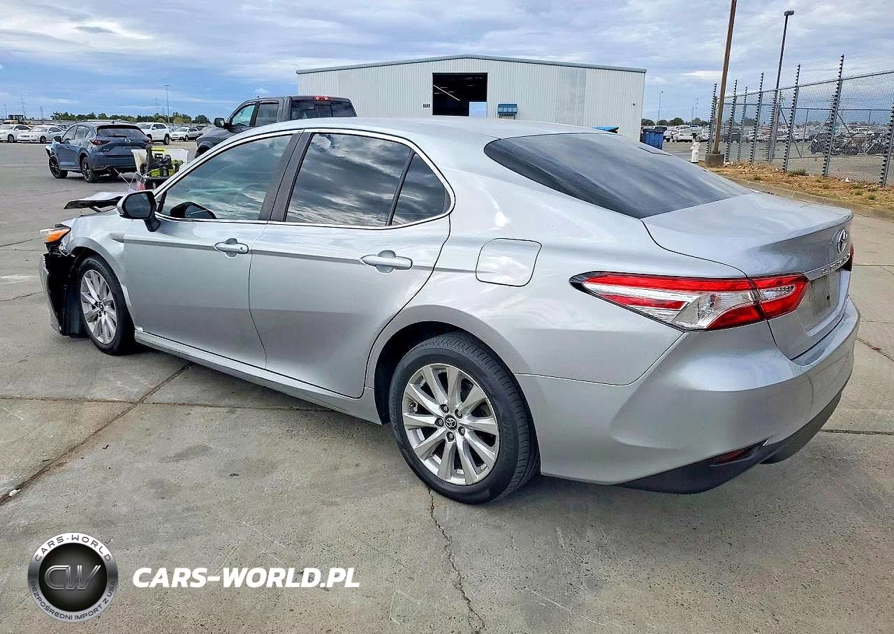 2018 Toyota Camry Le VIN:4T1B11HK4JU101677 - 2