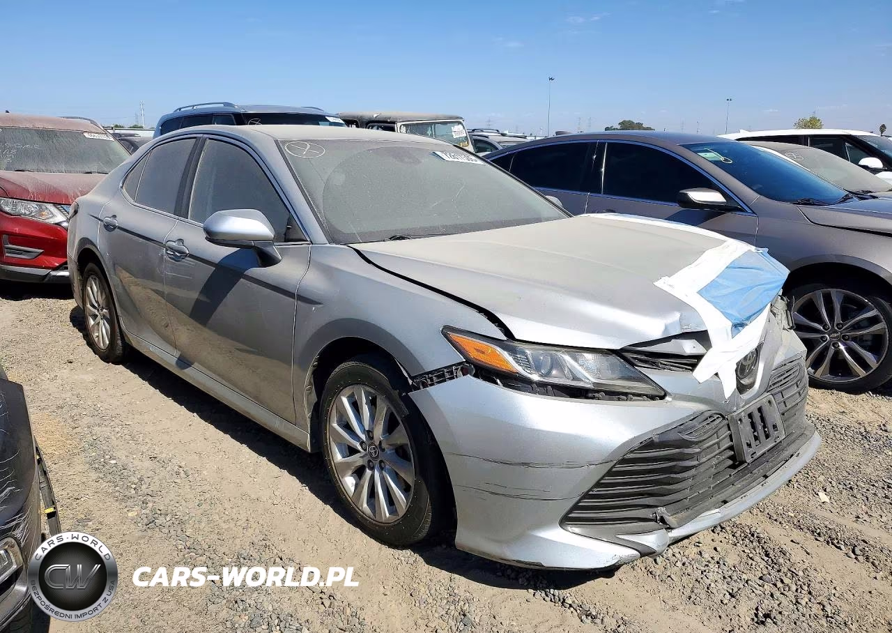 2018 Toyota Camry Le VIN:4T1B11HK4JU101677 - 4