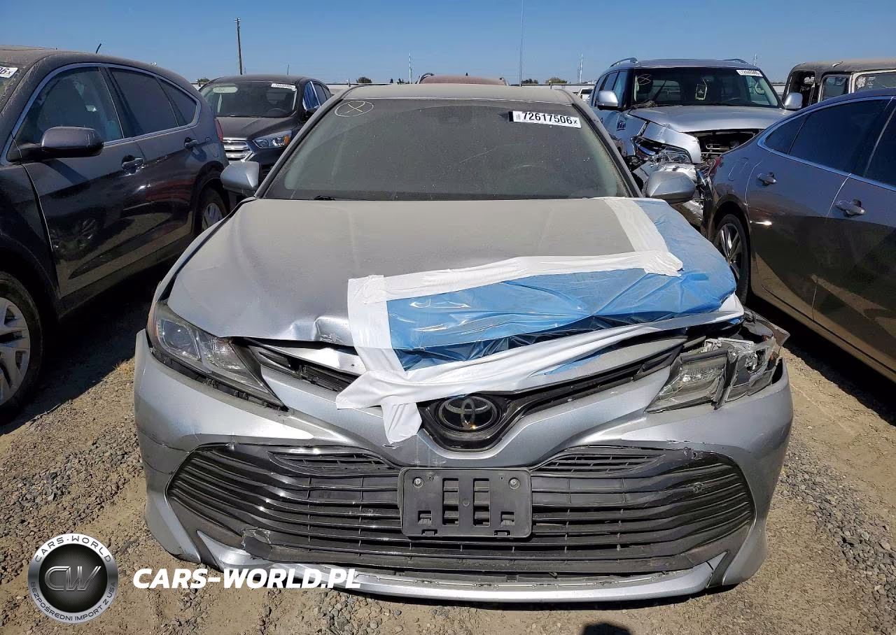 2018 Toyota Camry Le VIN:4T1B11HK4JU101677 - 5
