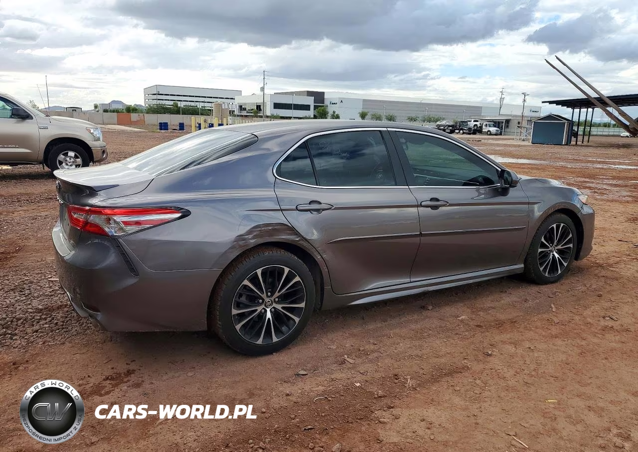 2018 Toyota Camry Se VIN:4T1B11HK2JU092266 - 3