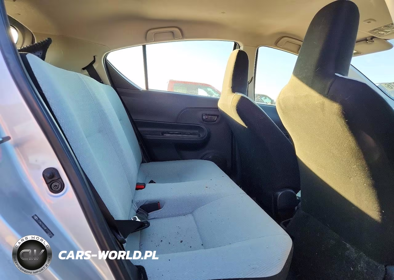 2015 Toyota Prius C One VIN:JTDKDTB34F1113183 - 10