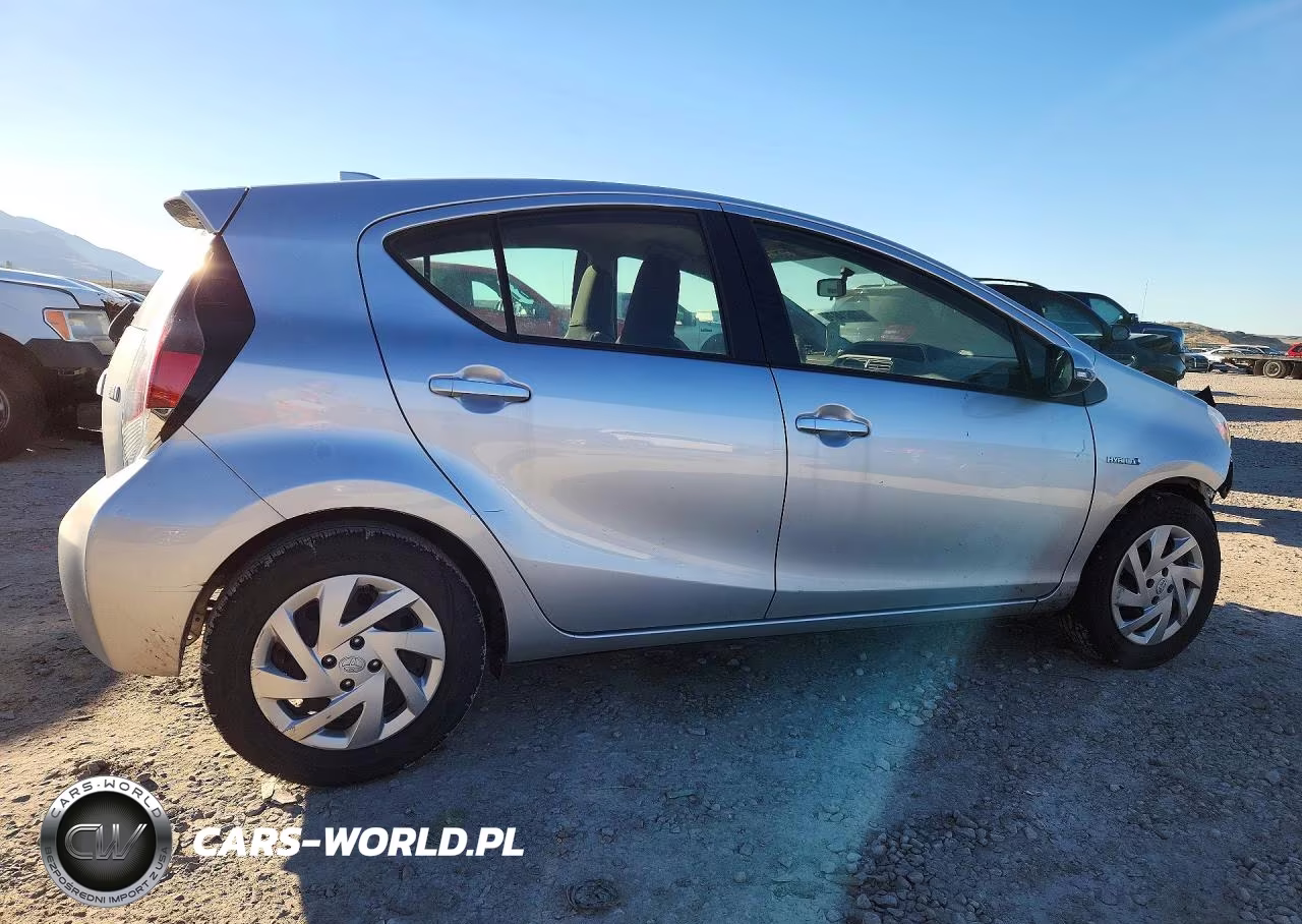 2015 Toyota Prius C One VIN:JTDKDTB34F1113183 - 3