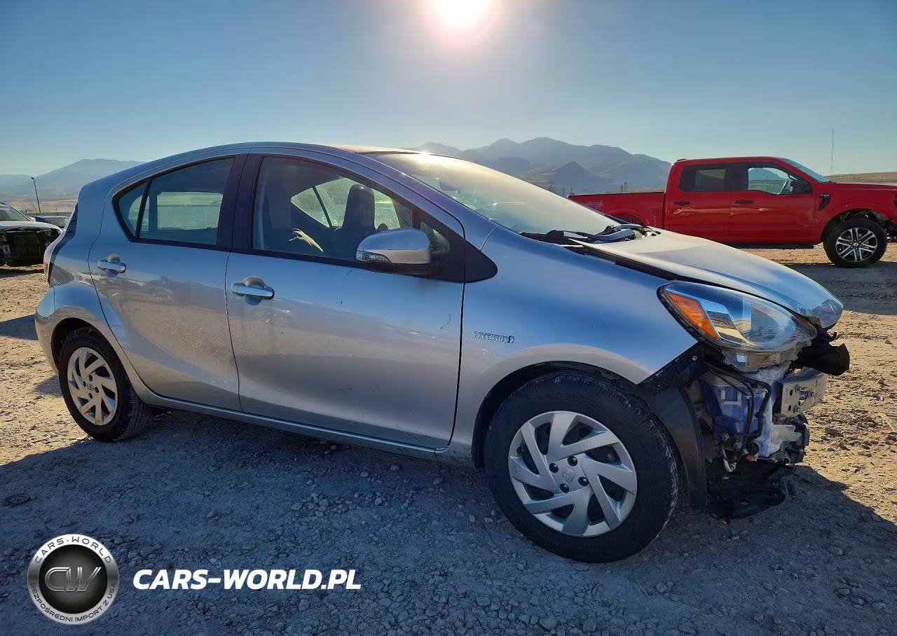2015 Toyota Prius C One VIN:JTDKDTB34F1113183 - 4