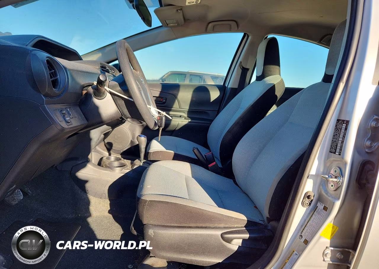 2015 Toyota Prius C One VIN:JTDKDTB34F1113183 - 7