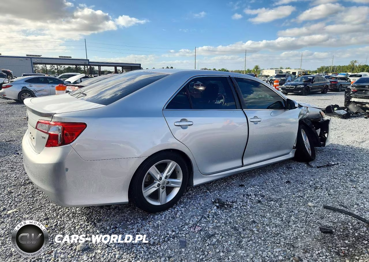 2014 Toyota Camry Se VIN:4T1BF1FKXEU411245 - 3