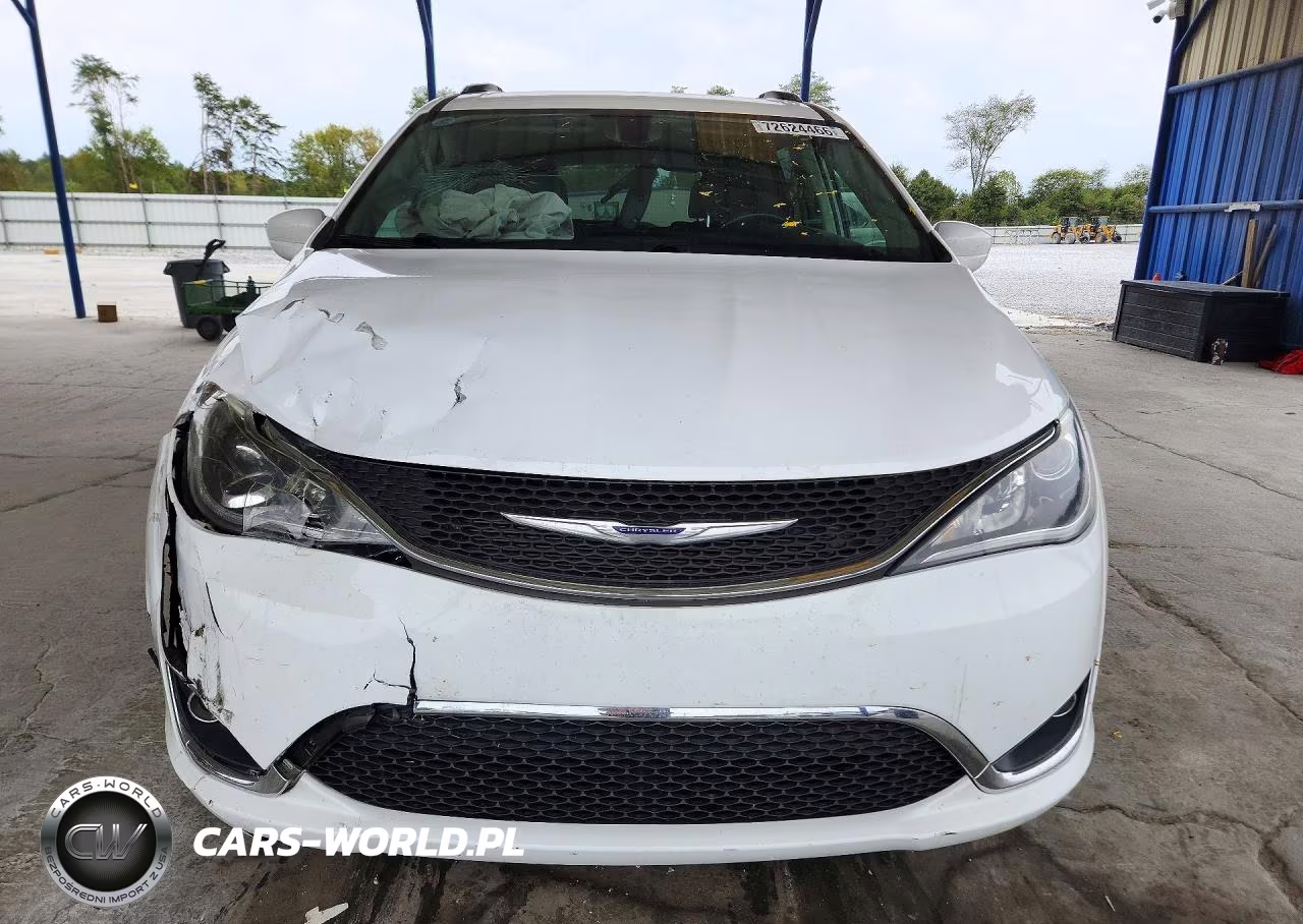 2020 Chrysler Pacifica Touring L VIN:2C4RC1BG9LR279196 - 5