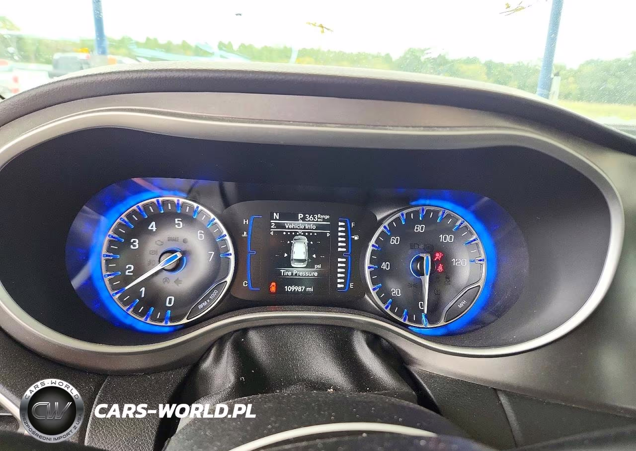 2020 Chrysler Pacifica Touring L VIN:2C4RC1BG9LR279196 - 9