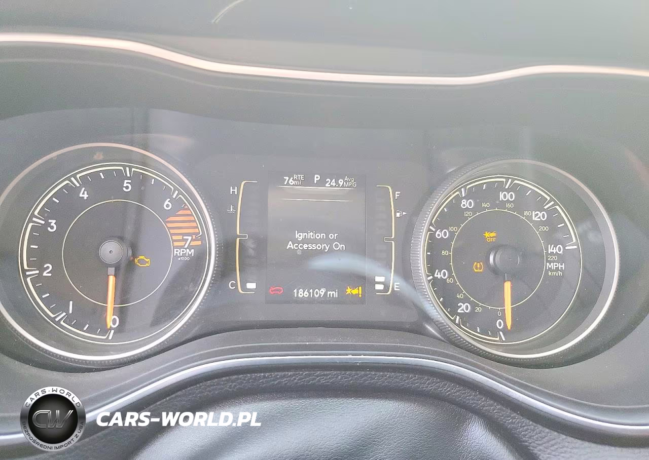2021 Jeep Cherokee Latitude Plus VIN:1C4PJLLB3MD220922 - 9