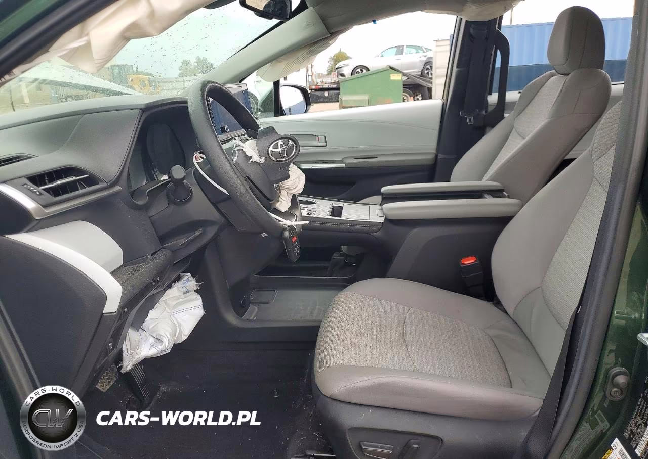 2026 Toyota Sienna Le VIN:5TDKSKFC7TS227204 - 7
