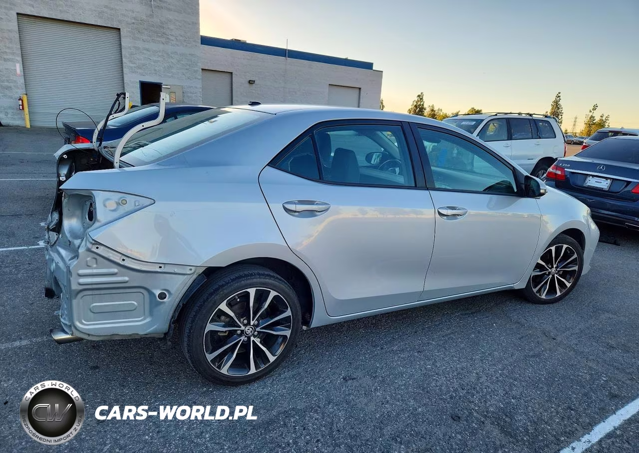 2017 Toyota Corolla Se VIN:2T1BURHE0HC751926 - 3