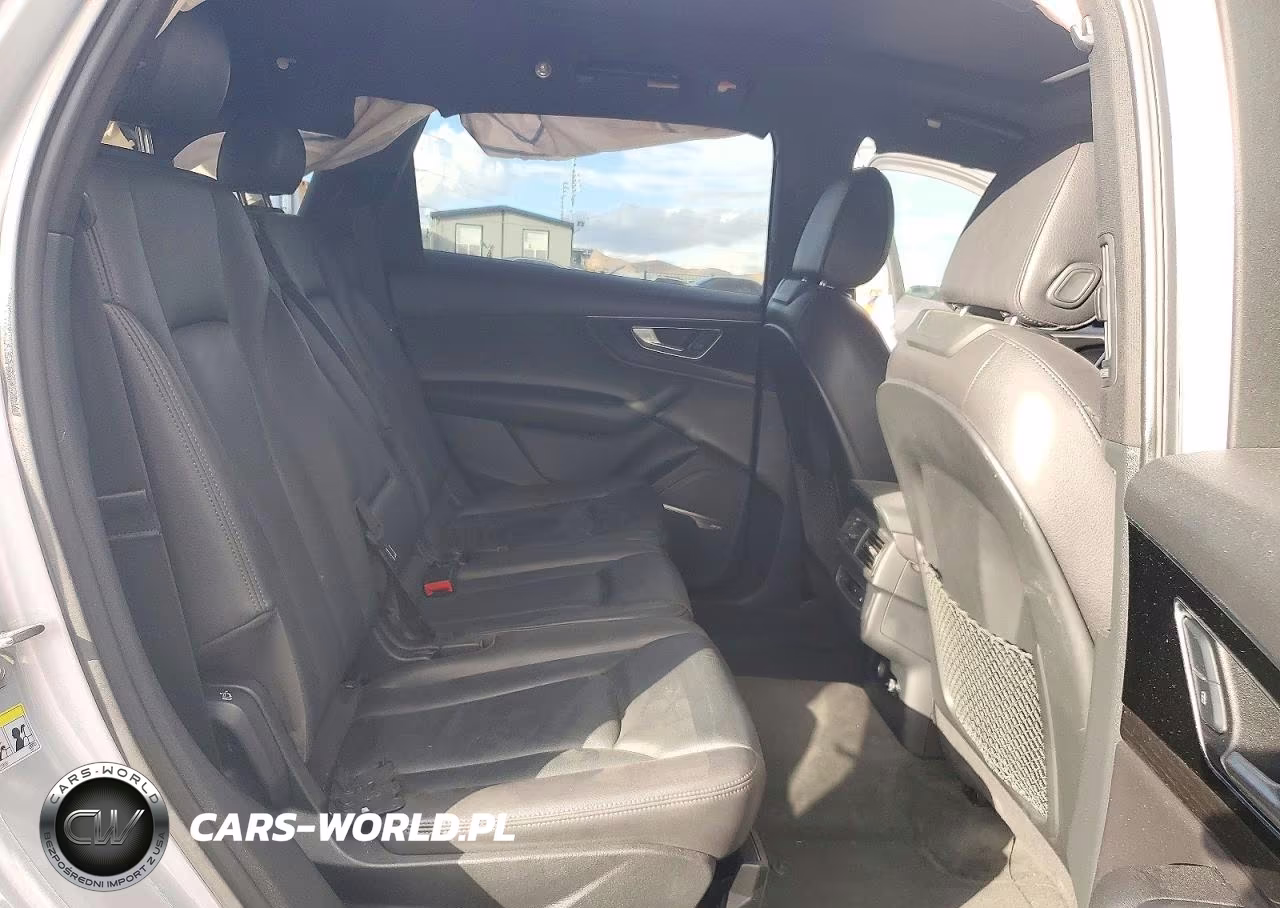2018 Audi Q7 Premium Plus VIN:WA1LAAF75JD015473 - 11
