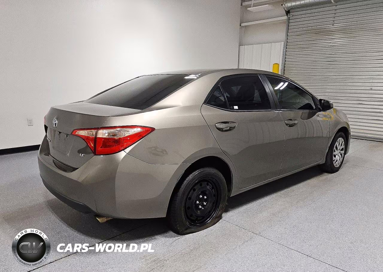 2018 Toyota Corolla Le VIN:2T1BURHE3JC104555 - 3
