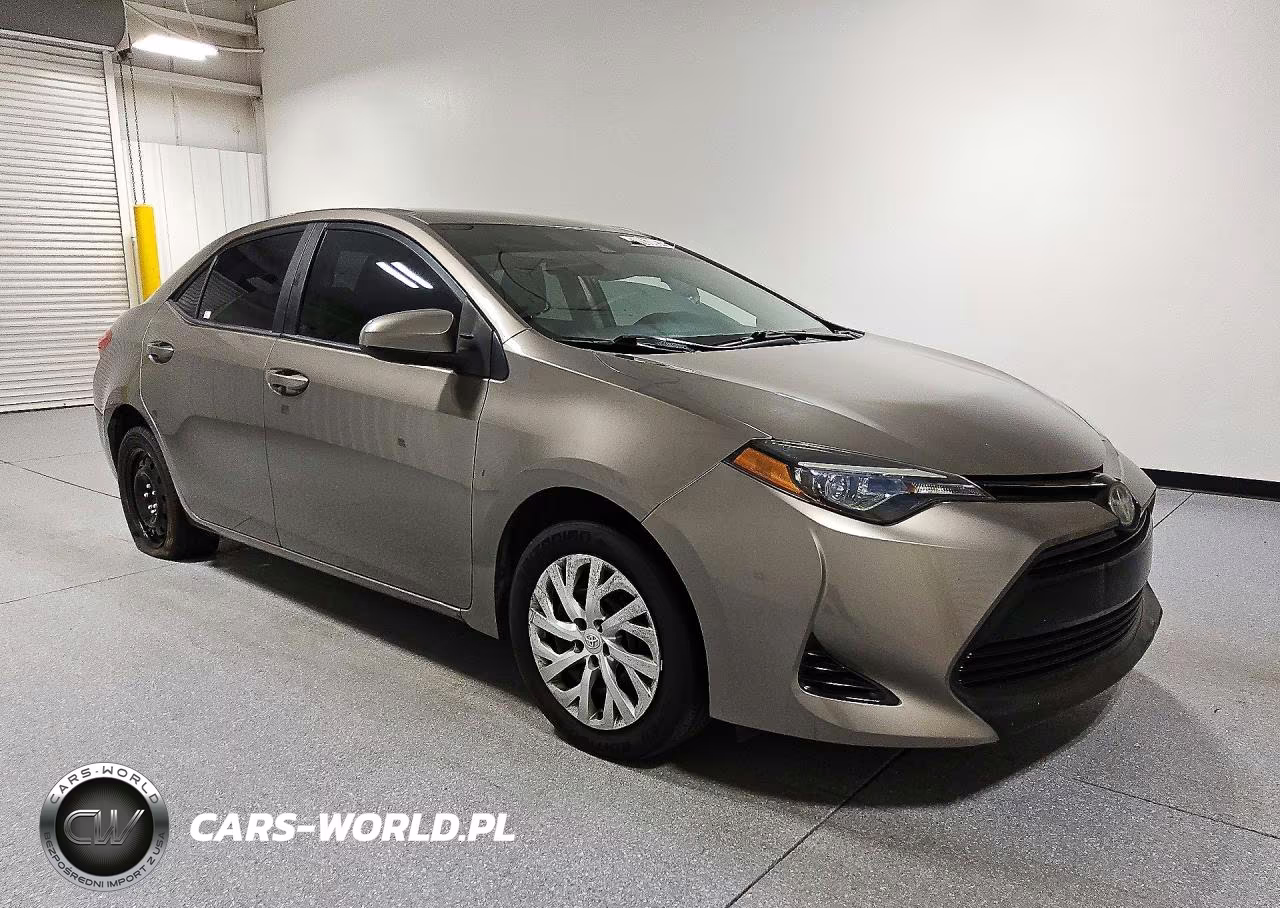 2018 Toyota Corolla Le VIN:2T1BURHE3JC104555 - 4