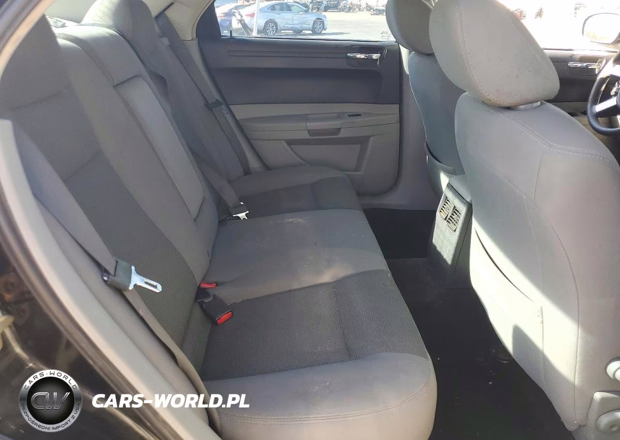 2007 Chrysler 300 VIN:2C3KA43R57H639766 - 10